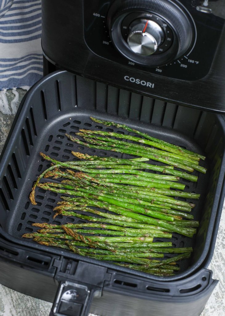 cooked asparagus in air fryer basket