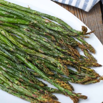 Cooked asparagus on plate