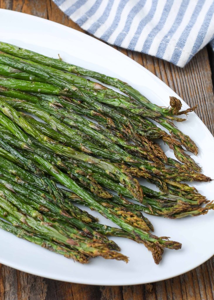Cooked asparagus on plate