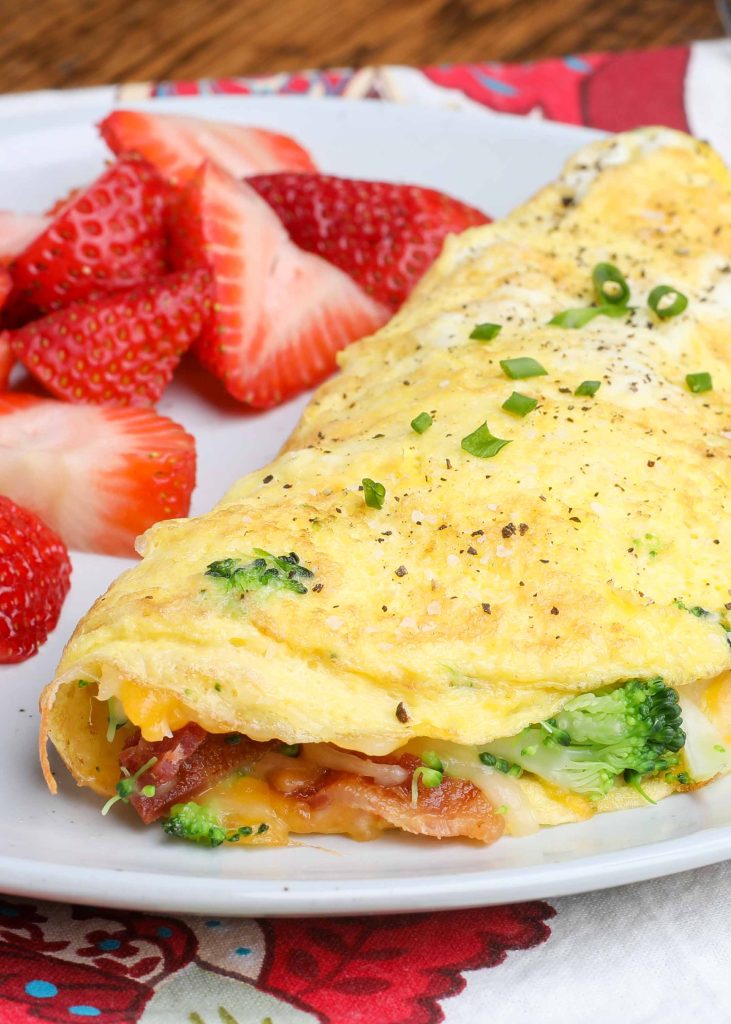 Cheesy Omelet with Broccoli 