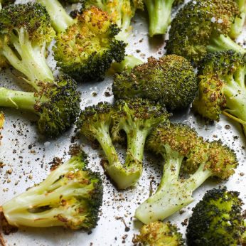 Crispy broccoli roasted on pan