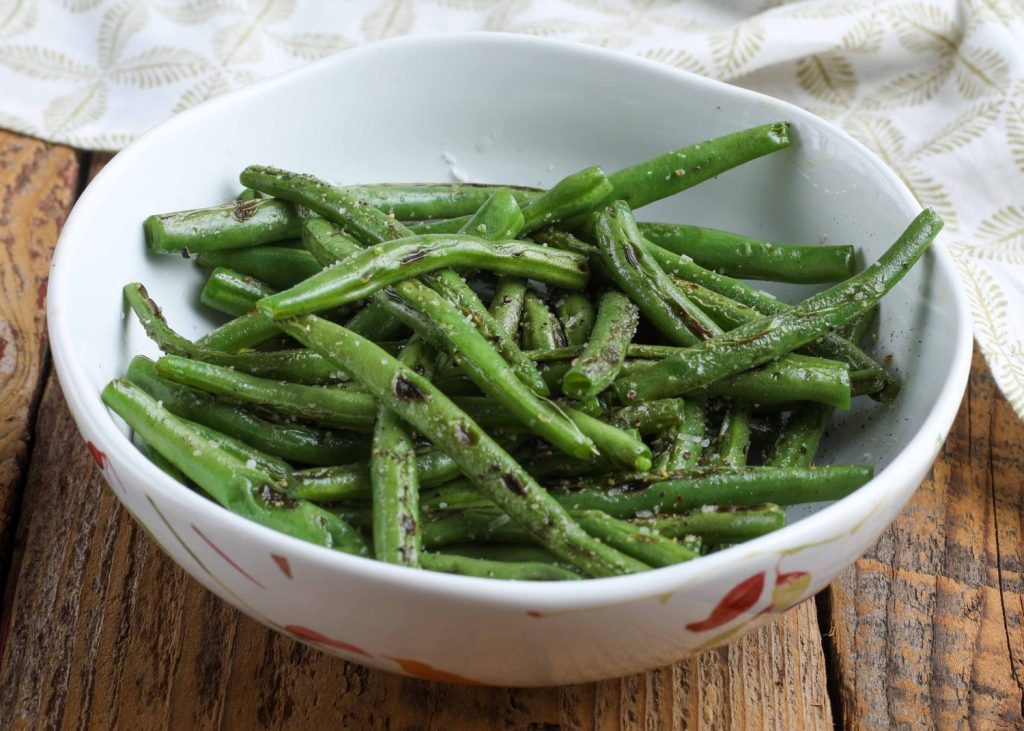 Cooked green beans in bowl