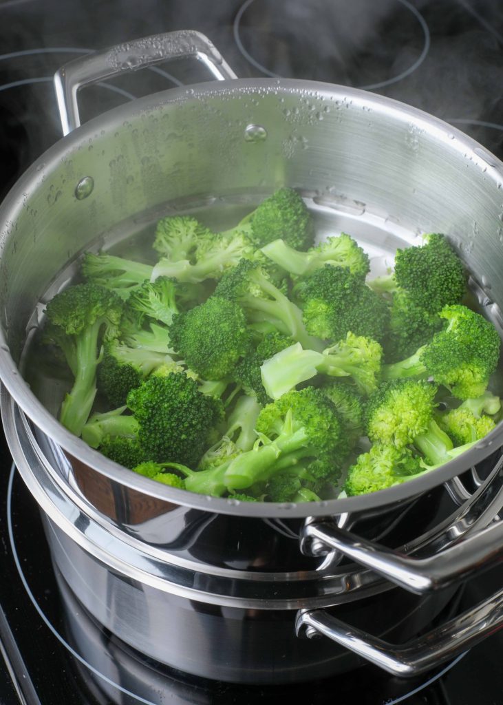 Steaming broccoli in pot