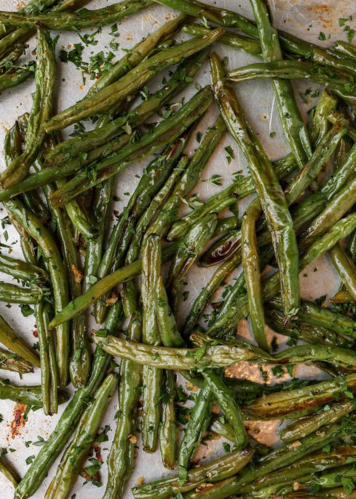 roasted green beans on sheet pan with herbs
