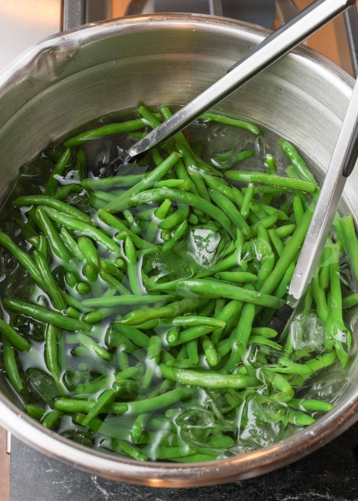 green beans in ice bath