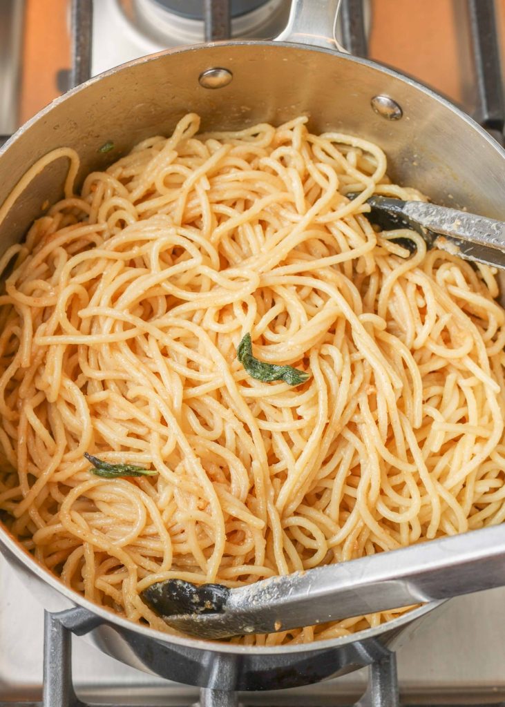 garlic butter spaghetti noodles in saucepan