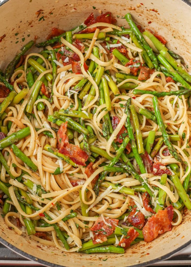 pasta with bacon and asparagus in large pot