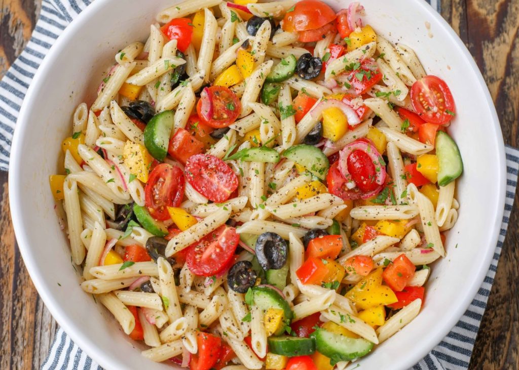 pasta with zucchini, peppers and olives