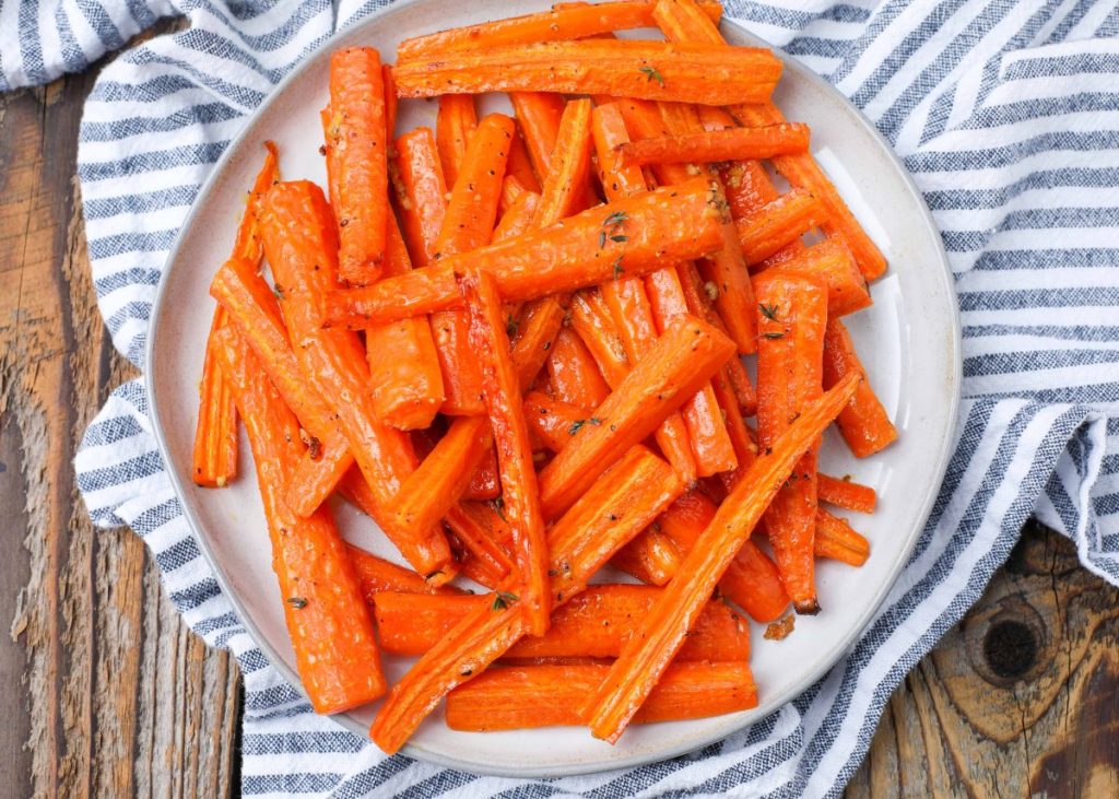 Carrots with thyme on plate with napkin