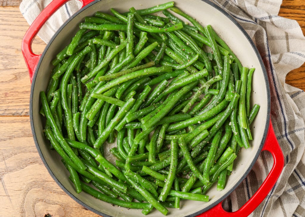 overhead shot of cooked green beans